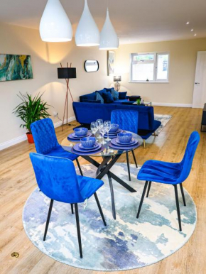 Deja Blue by AltoLuxoExperience Short Lets & Serviced Accommodation With Free Parking
